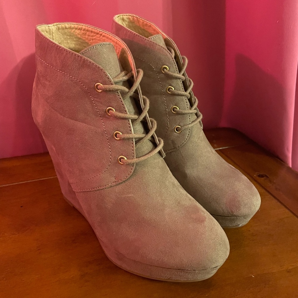 Forever 21 Faux Suede Wedges size 7.5